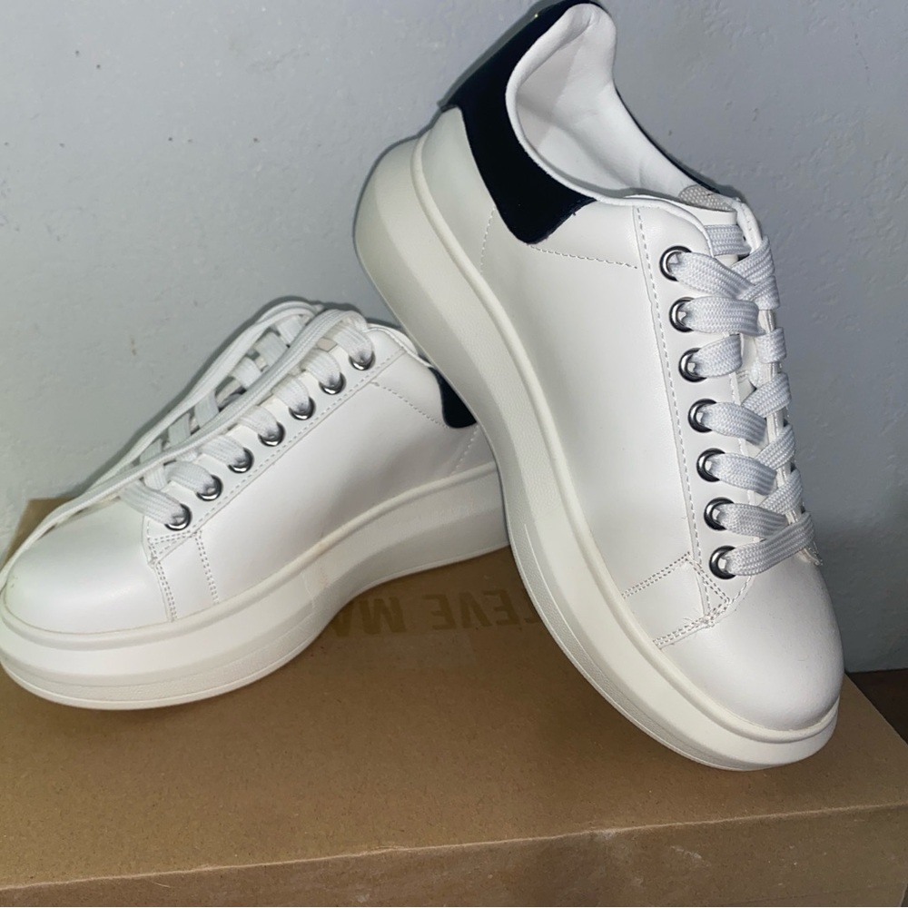Steve Madden Sneakers